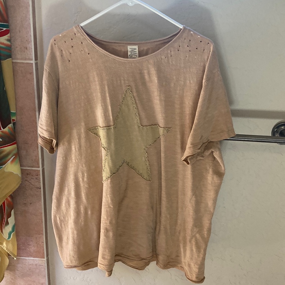 Magnolia Pearl Star Appliqué boyfriend T